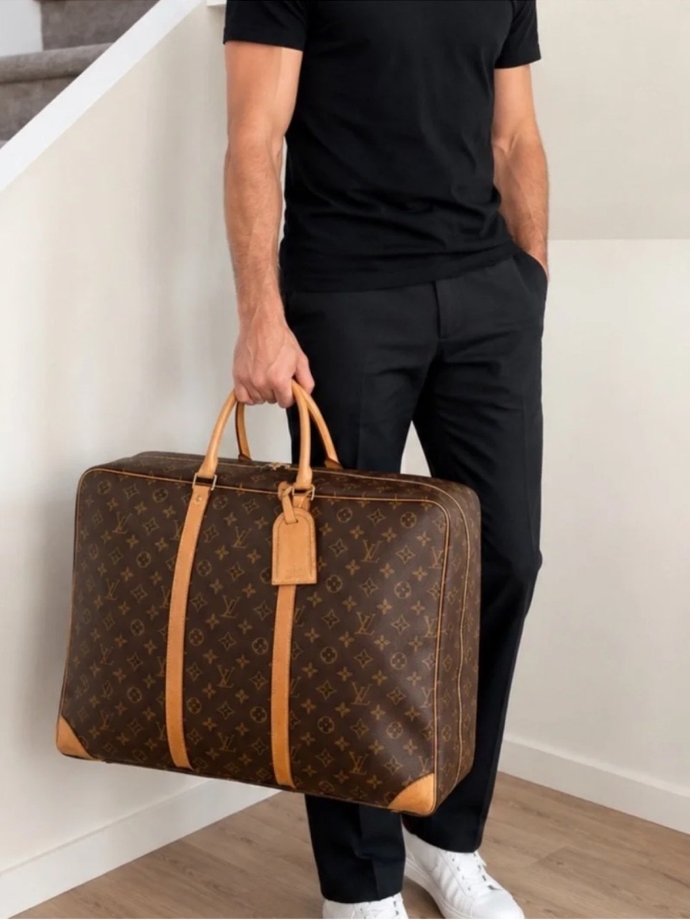 Authentic Louis Vuitton Sirius 45 travel bag
M41408 brown monogram LV unisex